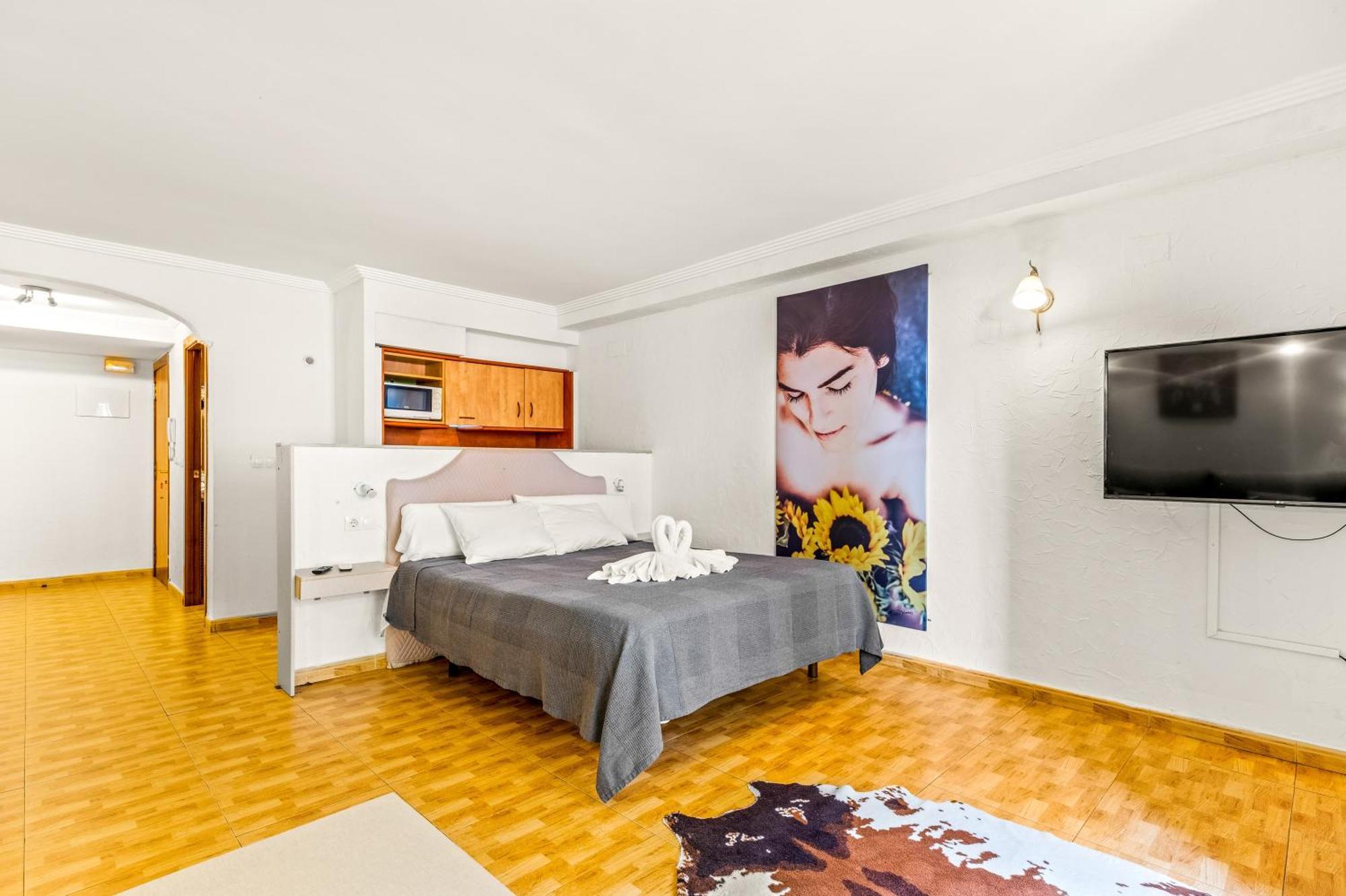Unique Apartahotel 3-3 Torrevieja Exteriör bild
